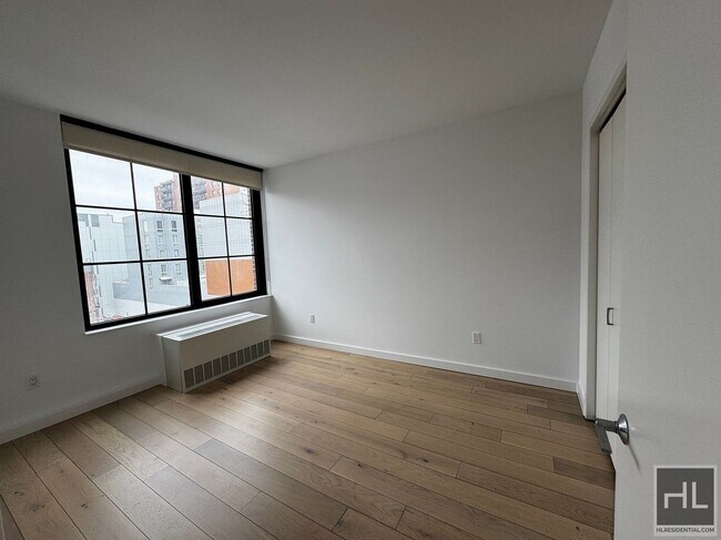 Foto del edificio - Northern Blvd | Flushing | 1 BR 1 BA, W/D & NO BROKER'S FEES