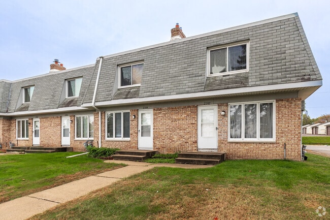 Foto del edificio - Maple Hills Townhomes