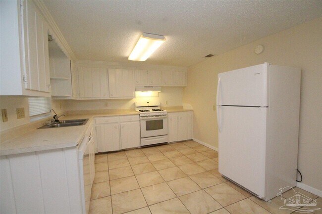 Building Photo - 7160 N Palafox St