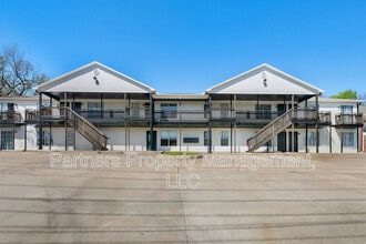 Building Photo - 825 N Leverett Ave