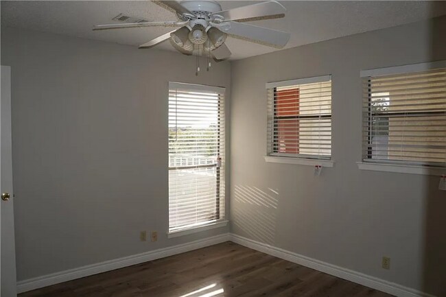 Foto del edificio - 3115 Helms St