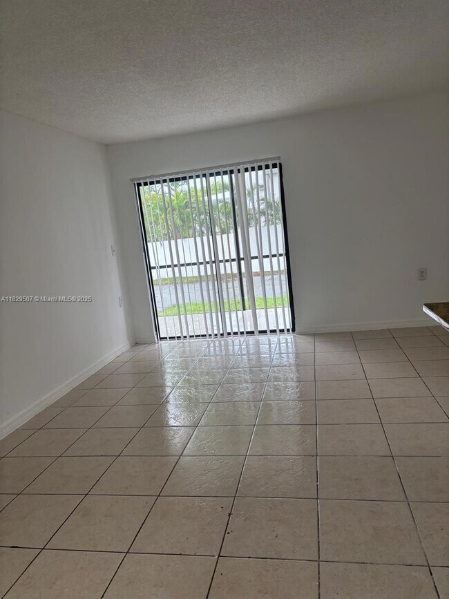 Foto del edificio - 19800 SW 103rd Ct