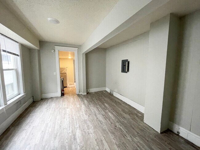 Building Photo - 507 Iowa Ave