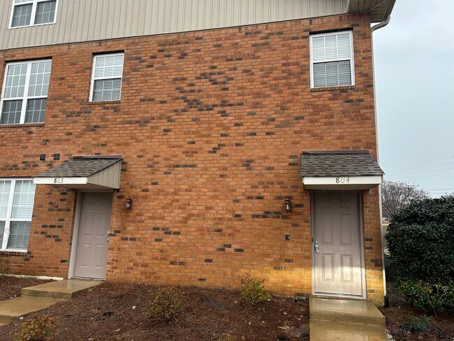 Building Photo - ***JUST REDUCED!! PLUS 1/2 OFF 1st MONTHS ...
