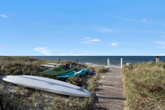 Foto del edificio - 148 Creek Rd