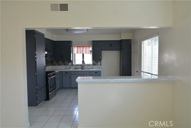 Foto del edificio - 4907 McClintock Ave