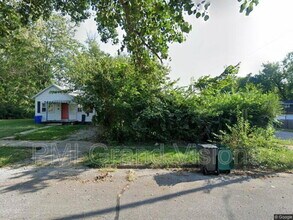 Building Photo - 1057 W Howard St