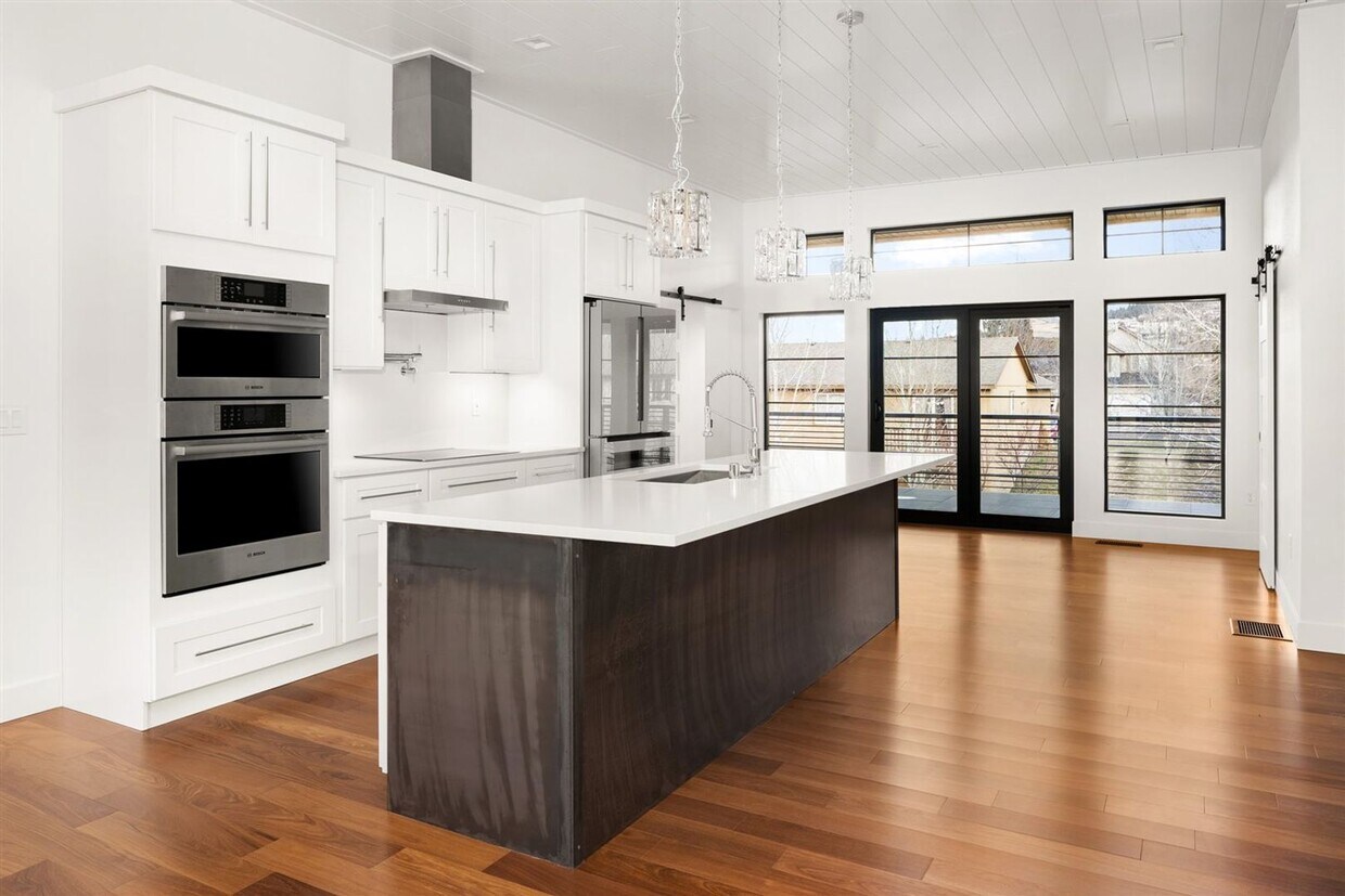 Primary Photo - Modern Newly Built 4 Bed, 3 Bath Home!