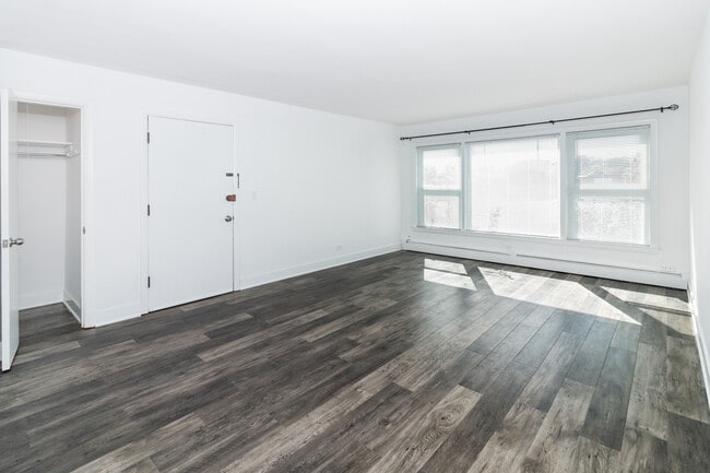 Living Room - 500 Higgins Rd