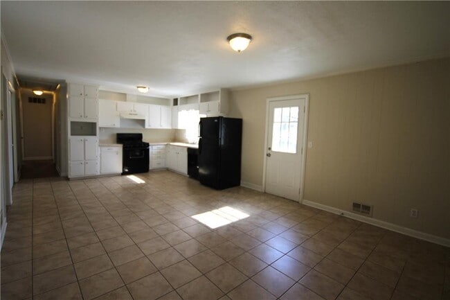 Foto del edificio - 3661 Pinehill Cir