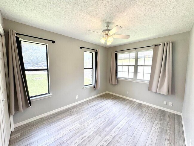 Foto del edificio - 1401 Somerset Dr