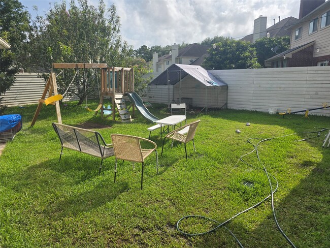 Building Photo - 215 Birch Hill Dr