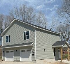 Building Photo - 422 S Lambert St