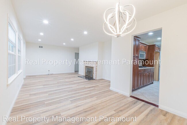 Building Photo - 3 br, 1.5 bath House - 17236 Los Alimos St
