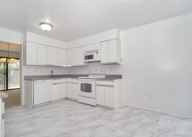 Building Photo - 277 Vista Dr