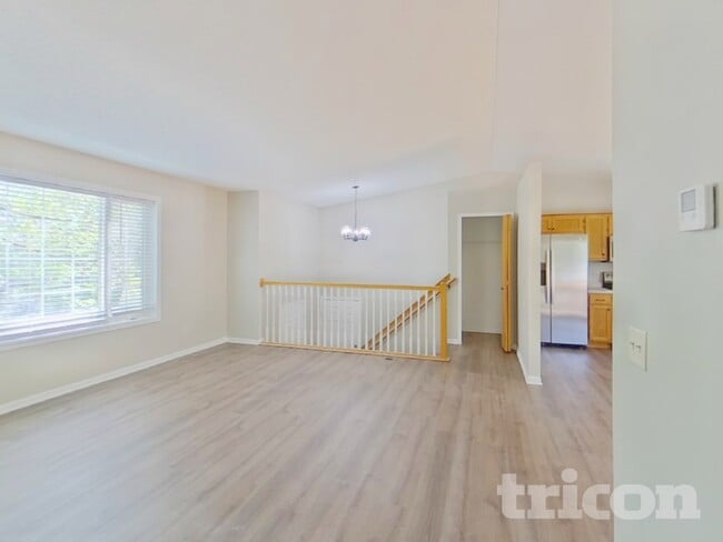Building Photo - 407 Wagon Wheel Cir