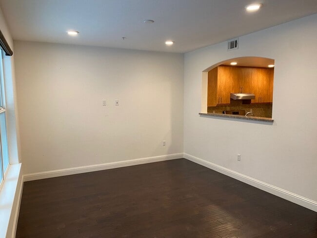 Foto del edificio - Immaculate 2 Bedroom 2 Bath Santa Clara Lu...