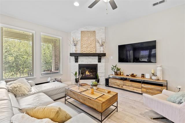 Foto del edificio - 5801 Fall Creek Ln