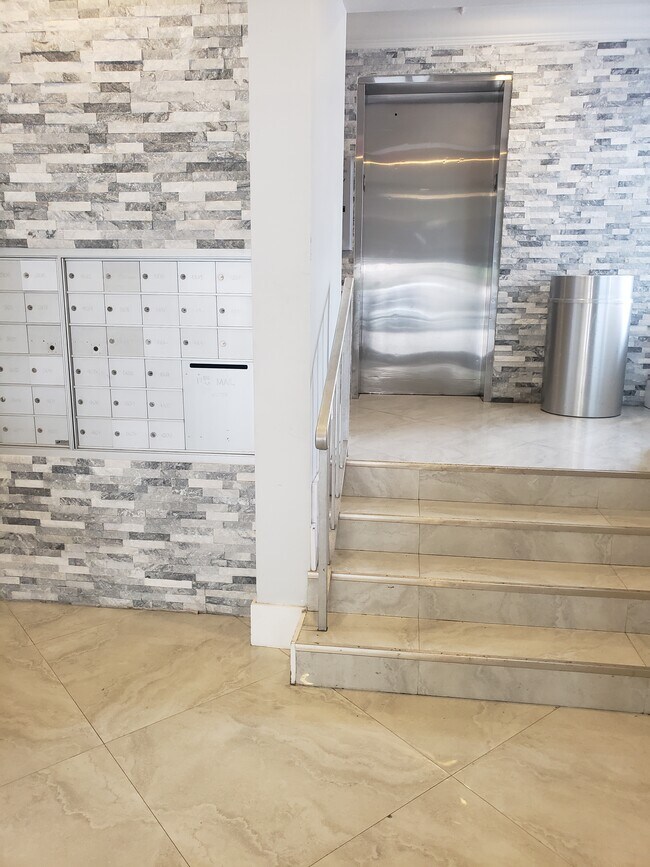 vestíbulo - 2900 Banyan St