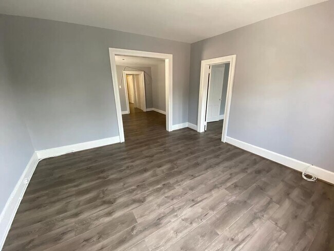 Building Photo - 211 Spring St