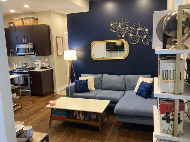 Living Room - 1501 N Bosworth Ave