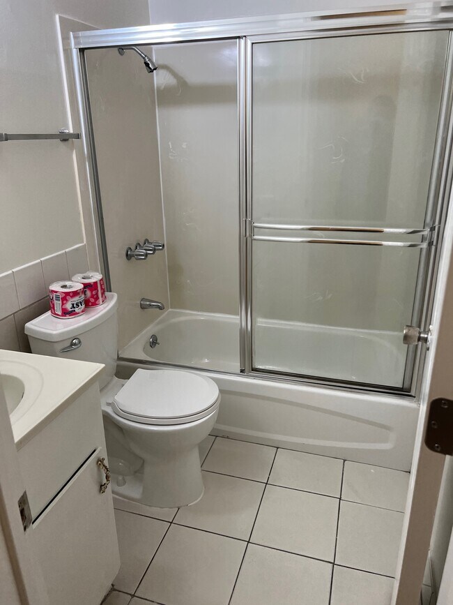Hallway Bathroom - 2922 Fruitvale Ave