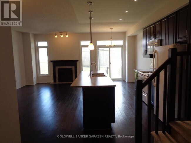 Building Photo - 144 Hawkshaw Cres