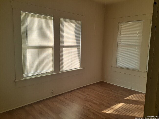 Building Photo - 318 Lorraine Ave