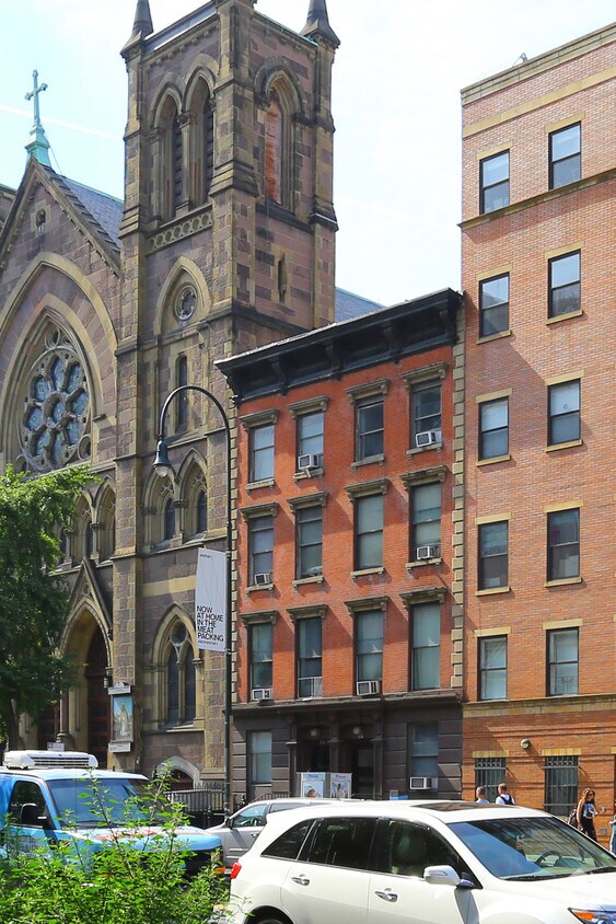 Primary Photo - 336-338 W 14th St