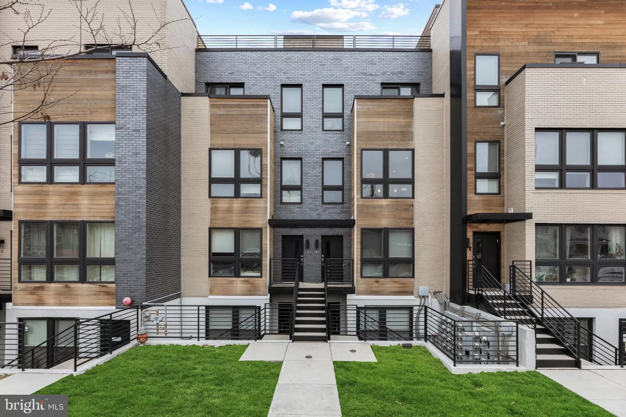 Primary Photo - 2724 12th St NE