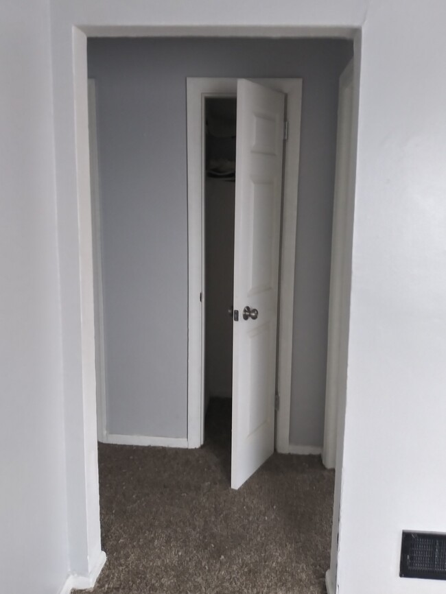Hallway Entrance - 2500 Flanigan Ct