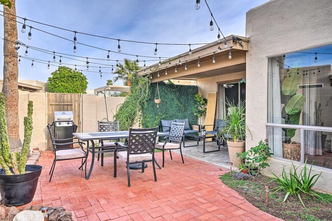 Building Photo - 292 S Desert Ave