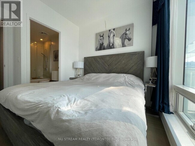 Photo du bâtiment - 1 Bloor St E