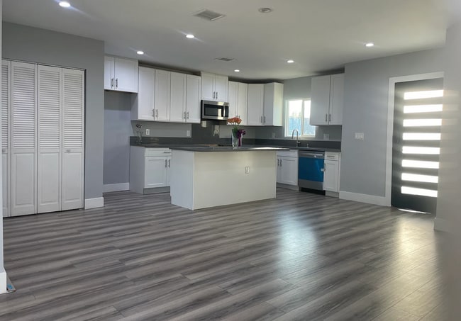 Building Photo - 8148 Garden Grove Ave