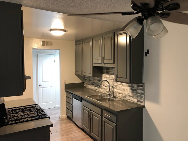 Foto del edificio - 7500 Mason Ave