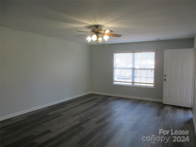 Foto del edificio - 2425 23rd St NE