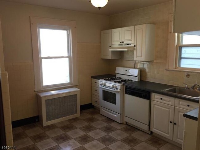 Building Photo - 215 Jacoby St