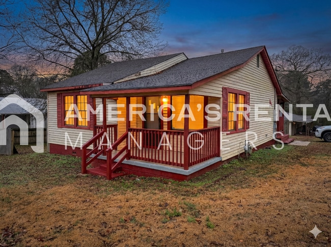 Building Photo - Classic Charm Meets Modern Updates in Pleasant Grove