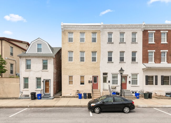 Building Photo - 222 E Hector St
