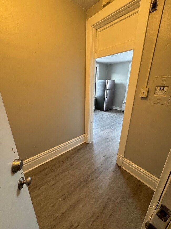 Building Photo - 810 Amity St