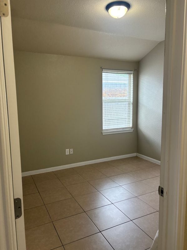 Building Photo - 4303 Cambridge Dr