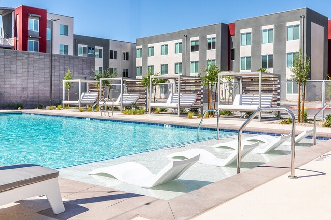 Building Photo - Birchway Tropicana