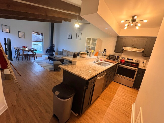 Building Photo - 2200 Bahama Rd