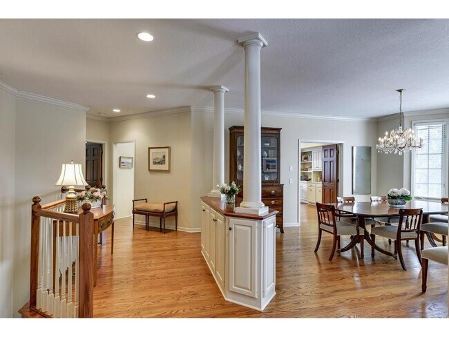 Foto del edificio - 228 Waycliffe Dr N