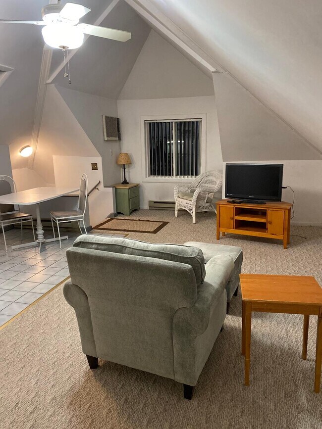 combination living and dining - 4 Raymond St