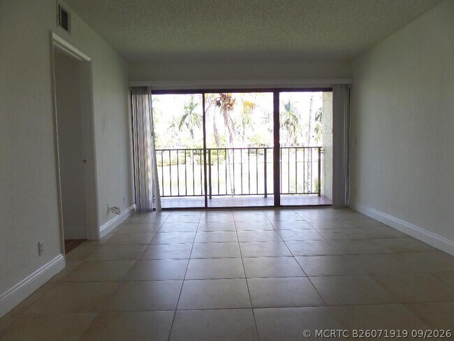 Building Photo - 1523 Lake Crystal Dr