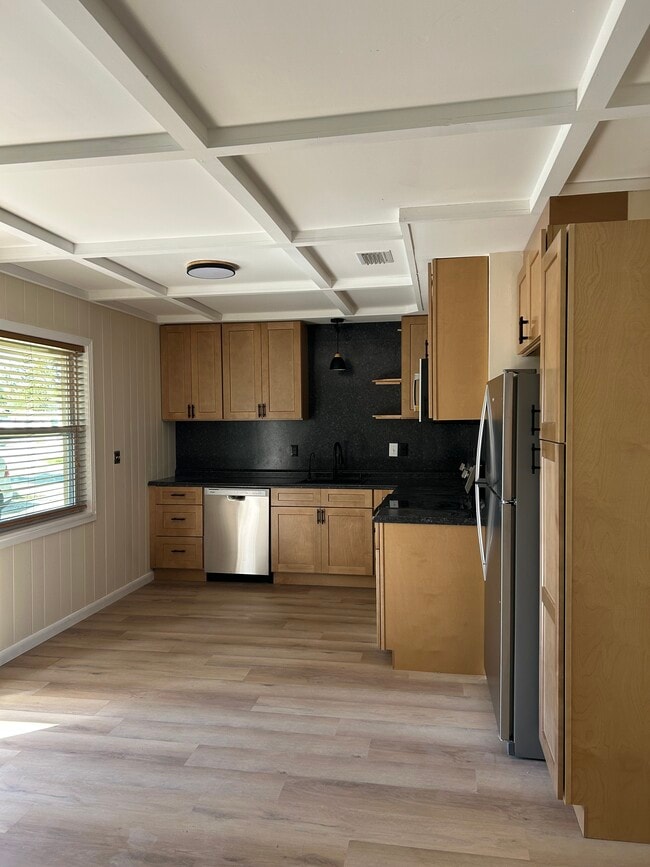 Building Photo - 711 15th Ave NW