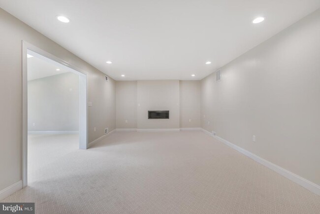 Building Photo - 9036 Jeffery Rd