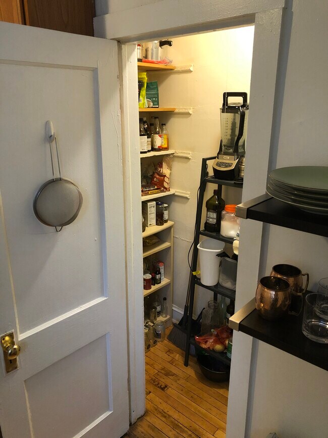 Building Photo - 2504 N California Ave