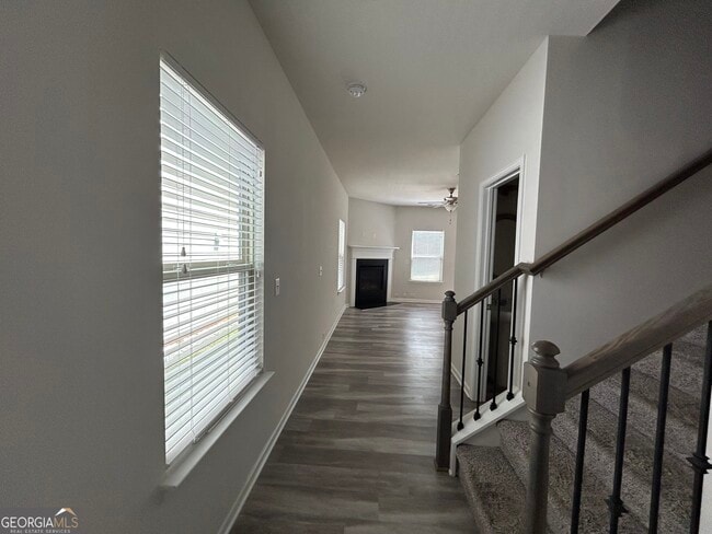Building Photo - 3956 Lake Manor Way